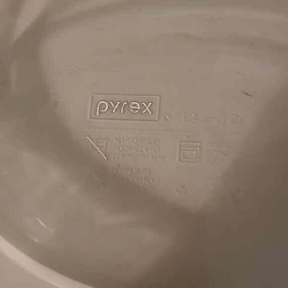 Pyrex Casserole Dish - Picture 3 of 3